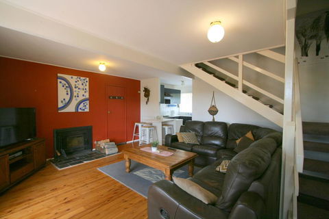 14 Cobbon Crescent Jindabyne - Accommodation VIC 0