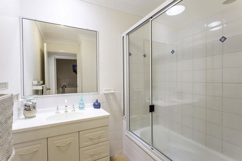 14 Zircon Street - Centrally Located Family Home With Covered Deck, Close To Patrolled Beach & Shops - Accommodation VIC 2