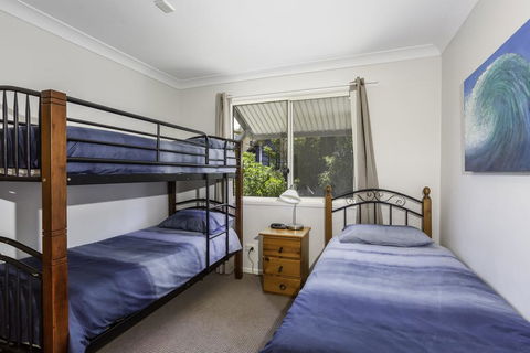 14 Zircon Street - Centrally Located Family Home With Covered Deck, Close To Patrolled Beach & Shops - Accommodation VIC 3