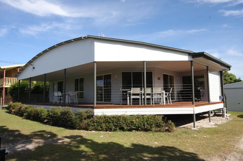 14 Zircon Street - Centrally Located Family Home With Covered Deck, Close To Patrolled Beach & Shops - Accommodation VIC 0