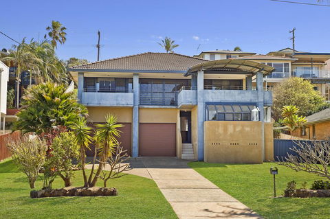 143 Matthew Flinders Drive, Port Macquarie - Accommodation VIC 1