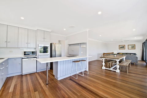 143 Matthew Flinders Drive, Port Macquarie - Accommodation VIC 3