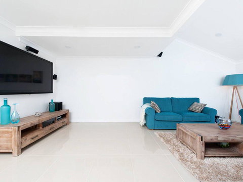 15 'The Moorings', 4 Cromarty Road - Stunning With Water Views & Pool - Accommodation VIC 3