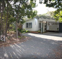 15 Belle Court - Modern architect designed open plan holiday home with outdoor shower - Accommodation VIC