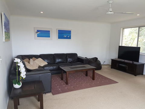 15 Larapinta Court - Family Home With Swimming Pool In A Quiet Street And Central Location Close To CBD - Accommodation VIC 1