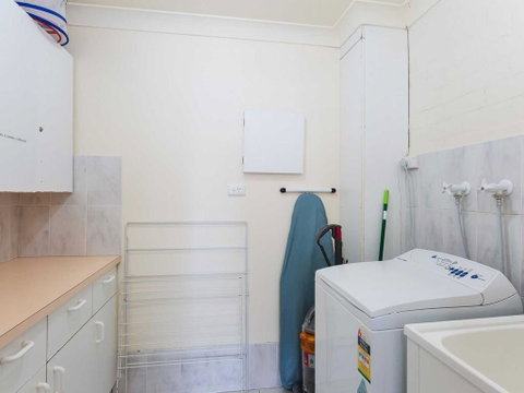 16 'The Moorings' 4 Cromarty Road - Waterfront Property With Pool & Air Conditioning - Accommodation VIC 2