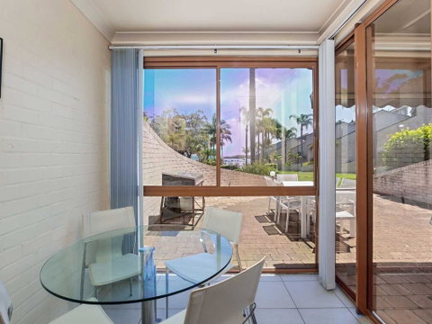 16 'The Moorings' 4 Cromarty Road - Waterfront Property With Pool & Air Conditioning - Accommodation VIC 3