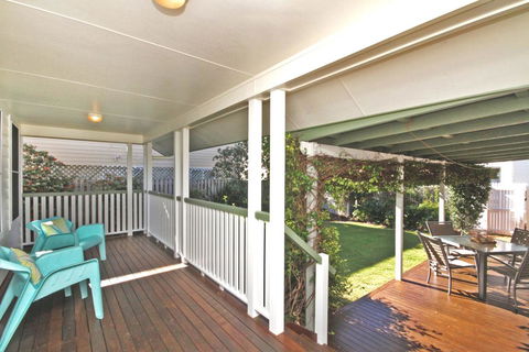 16 Beachway Pde, Marcoola: Linen Incl, WiFi, Pet Friendly, A/Cond. 500 BOND - Accommodation VIC 2