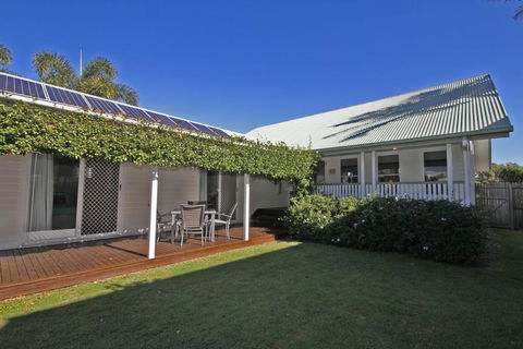 16 Beachway Pde, Marcoola: Linen Incl, WiFi, Pet Friendly, A/Cond. 500 BOND - Accommodation VIC 1