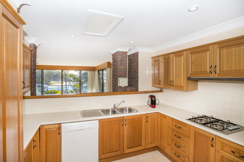 16 Shipton Cres - Secluded Away - Accommodation VIC 1