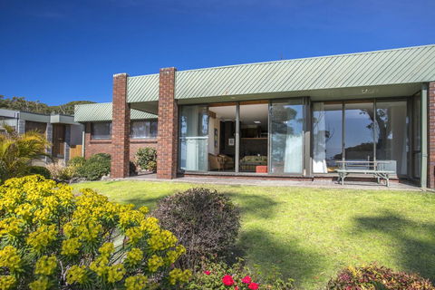 16 Shipton Cres - Secluded Away - Accommodation VIC 3