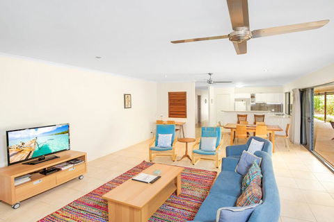 18 Naiad Court - Rainbow Shores, Modern Beach House, Walk To Beach - Accommodation VIC 2