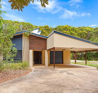18 Naiad Court - Rainbow Shores Modern Beach House Walk to Beach - Accommodation VIC