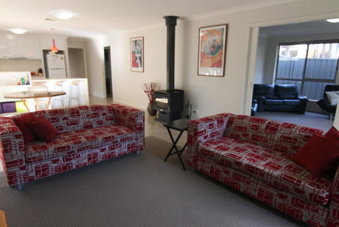 19 Georgian Court - Accommodation VIC 3