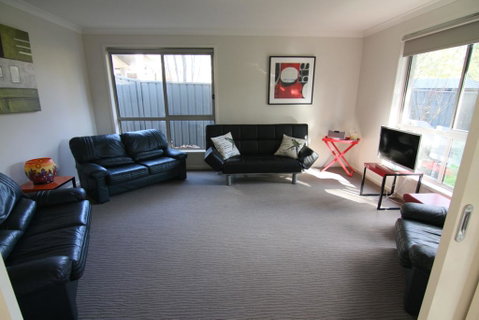 19 Georgian Court - Accommodation VIC 1