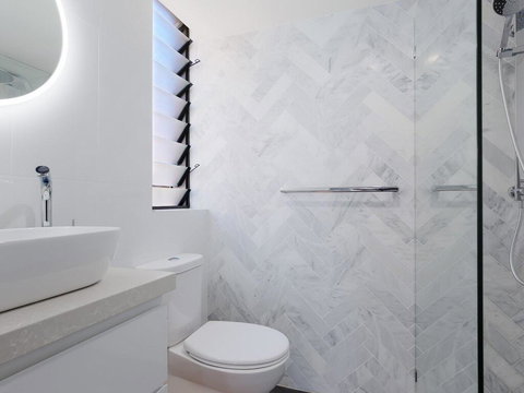 2 'Lanimer' 14 Mitchell Street - Beautiful Waterfront Property With Spectacular Views - Accommodation VIC 3