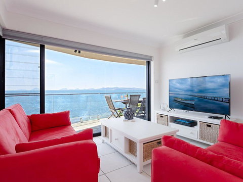 2 'Lanimer' 14 Mitchell Street - Beautiful Waterfront Property With Spectacular Views - Accommodation VIC 2