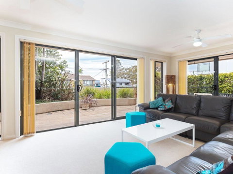 2 'Peninsula Waters' - Three Bedroom Unit With Spacious Private Courtyard & WIFI - Accommodation VIC 2