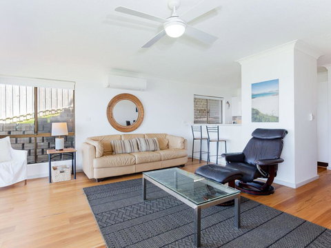2 'The Pelicans' 53 Soldiers Point Road - Ground Floor Unit On The Waterfront - Accommodation VIC 1