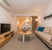 2 Bedroom Apartment Seconds From Valley - Accommodation VIC