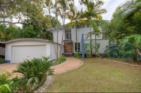 2 Satinwood Drive - Rainbow Shores, Executive Level Beach House, Pool, Walk To Beach - Accommodation VIC 0