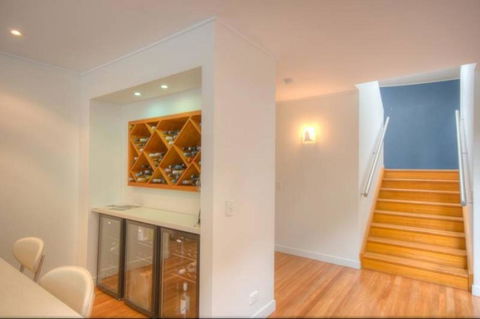 2 Satinwood Drive - Rainbow Shores, Executive Level Beach House, Pool, Walk To Beach - Accommodation VIC 1