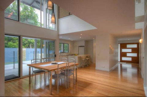 2 Satinwood Drive - Rainbow Shores, Executive Level Beach House, Pool, Walk To Beach - Accommodation VIC 3