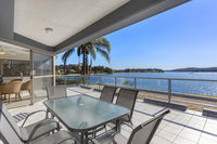 2 The Shores Soldiers Point - Waterfront - Uninterrupted Water Views INCLUDING ALL LINEN  TOWELS Free Wi-Fi