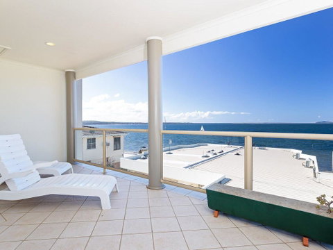 2/141A Soldiers Point Road - Large Waterfront Duplex Across From The Bowling Club - Accommodation VIC 0