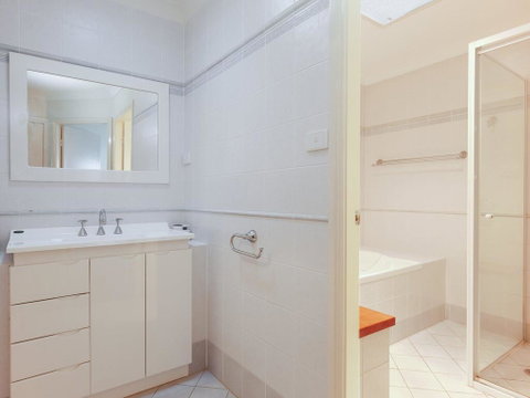2/141A Soldiers Point Road - Large Waterfront Duplex Across From The Bowling Club - Accommodation VIC 1
