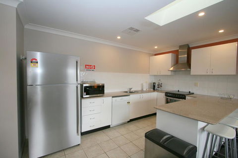 2/17 Jillamatong Street - Accommodation VIC 2