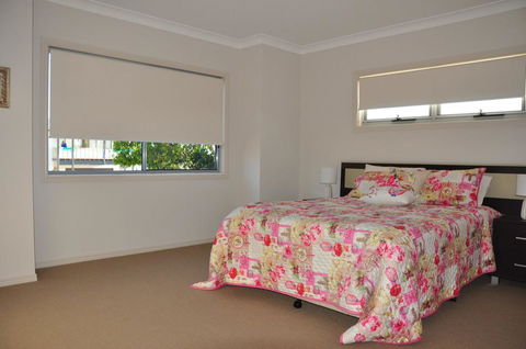 21 Tingira Close - Family Home In A Quiet Street Enjoying Ocean Views - Accommodation VIC 3