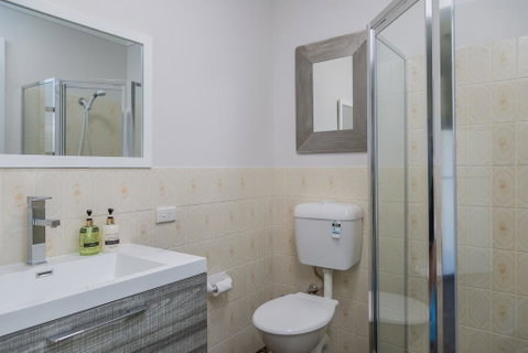 235 Mitchell Parade, Mollymook - Accommodation VIC 3