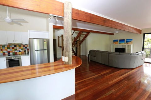 25 Naiad Court - Rainbow Shores, The Ultimate Beachside Executive Property, Air Conditioned - Accommodation VIC 1