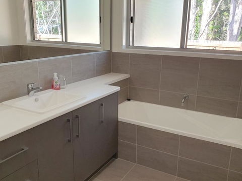26 Satinwood Drive- Low Set Modern, Sleeps 8 - Accommodation VIC 2