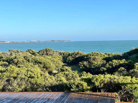 C4 Miles Beach Shack - Accommodation VIC 1