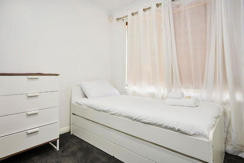 Contemporary Family Oasis In The Heart Of Newport - Accommodation VIC 1