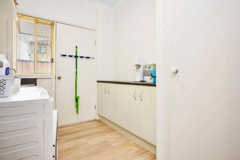 Contemporary Family Oasis In The Heart Of Newport - Accommodation VIC 2