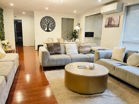 D130 The Link Fantasy Place - Accommodation VIC 3