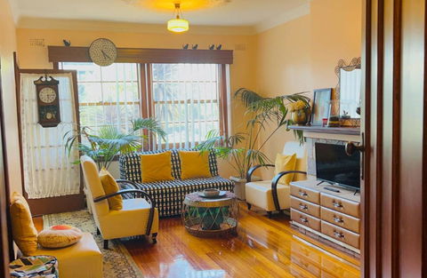 Deco Family House - Accommodation VIC 3