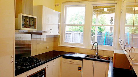 Deco Family House - Accommodation VIC 4