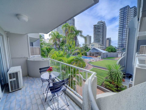 2BR Aloha Lane Main Beach Apartment - Accommodation VIC 2