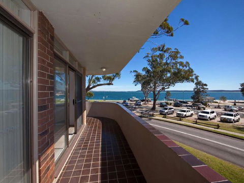 3 'COLUMBIA', 12 COLUMBIA CLOSE - LARGE UNIT WITH FANTASTIC WATER VIEWS - Accommodation VIC 1