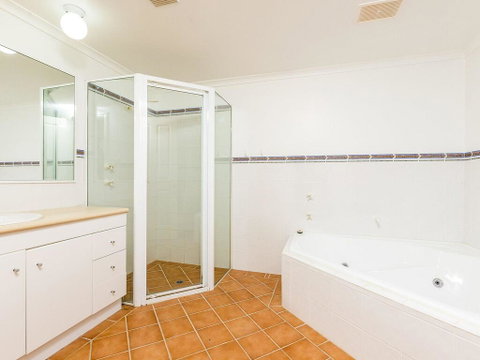 3 'Peninsula Waters', 2-4 Soldiers Point Rd - Beautiful Air Conditioned Unit With Pool, Lift & WIFI - Accommodation VIC 1