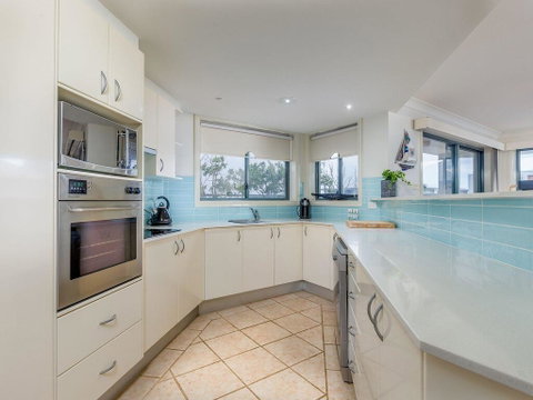 3 'Peninsula Waters', 2-4 Soldiers Point Rd - Beautiful Air Conditioned Unit With Pool, Lift & WIFI - Accommodation VIC 3