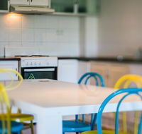 3 Bedroom Apartment / Spence St - Accommodation VIC