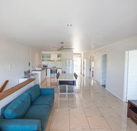 3 Bedroom Apartment // Spence St - Accommodation VIC