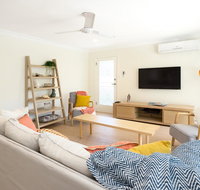 3 Bedroom Apartment Minutes from Main Beach - Accommodation VIC