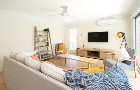 3 Bedroom Apartment Minutes From Main Beach - Accommodation VIC 0