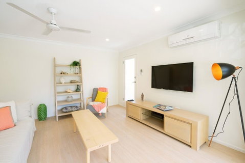 3 Bedroom Apartment Minutes From Main Beach - Accommodation VIC 1